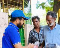 అనాథలు, నిరాశ్రేయులకు దుస్తులు, ఔషధాలు పంపిణి